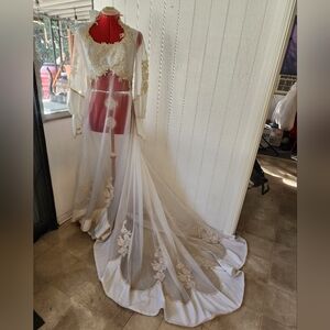 Vintage 70s Wedding Dress With Lace XL Train, Original Lace detailing